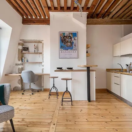 Janis - Studio Vue Sur Les Toits De - 2beapart Appartement *