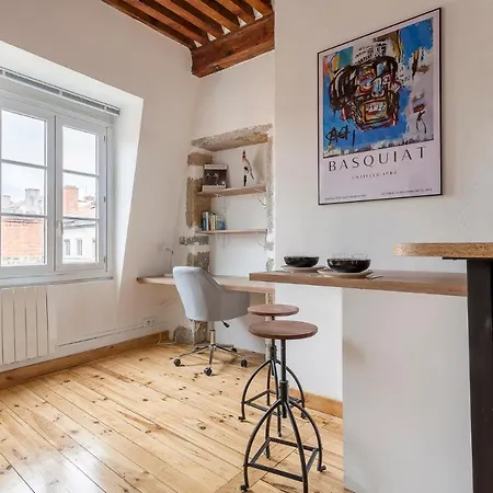 Janis - Studio Vue Sur Les Toits De - 2beapart Appartement *